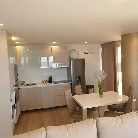 Center Marina View Gold *