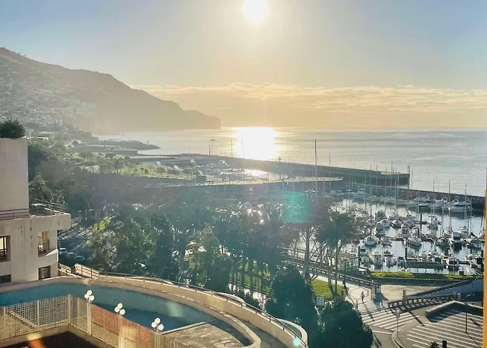 Center Marina View Gold *