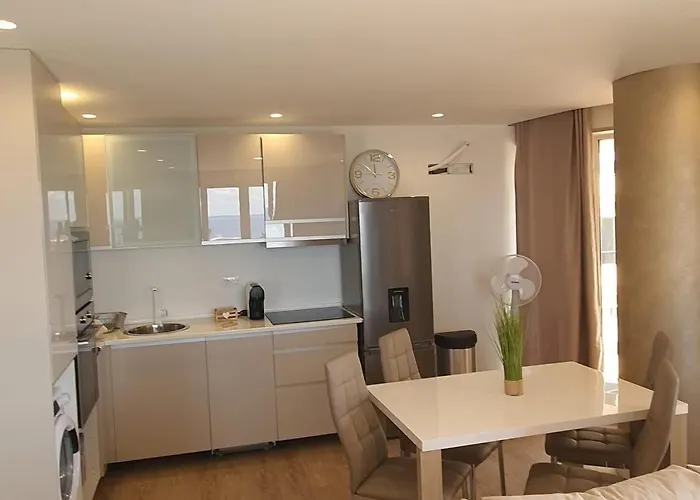 Center Marina View Gold *